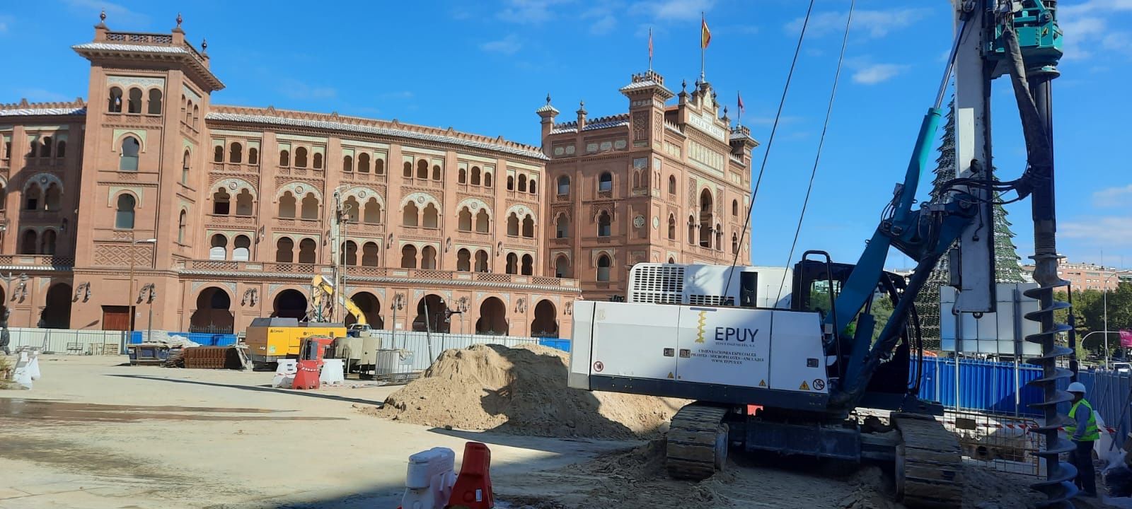 Avance de obra de pilotaje con equipo de perforación