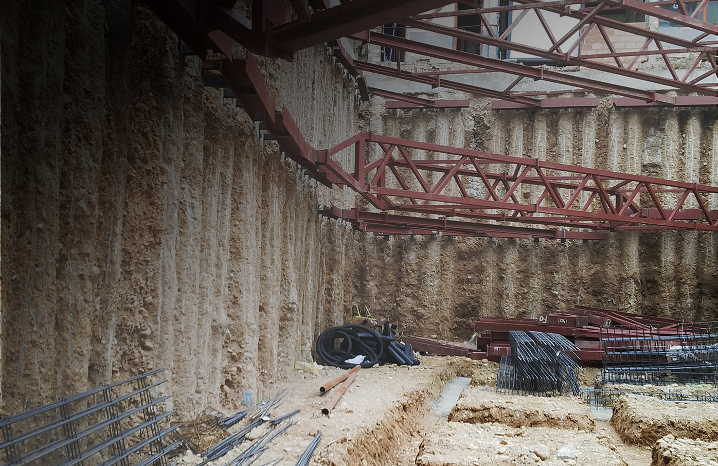Columnas de grava y muro pantalla perimetral en Valdebebas Residencial — Fase II